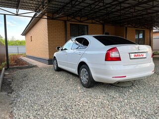 2013 Skoda Octavia II (A5) Рестайлинг, белый, 1050000 рублей, вид 4