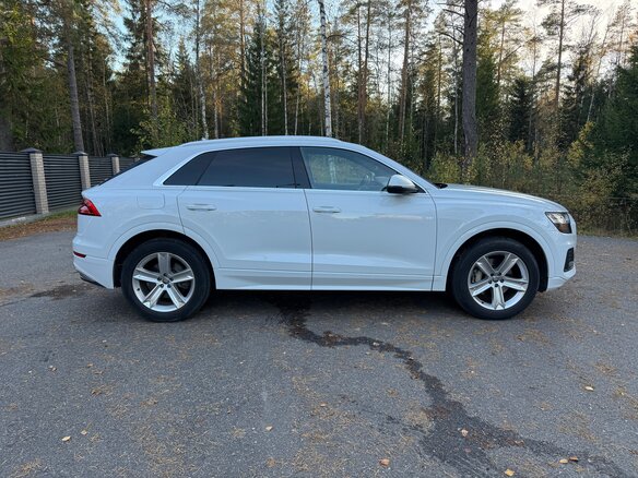 2018 Audi Q8 55 TFSI I (4M), белый, 4950000 рублей - вид 7