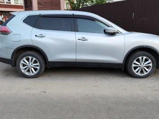 2016 Nissan X-Trail III, серебристый, 1790000 рублей, вид 1