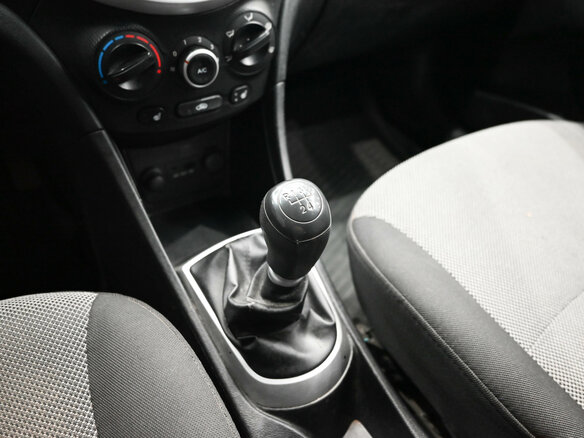 2012 Hyundai Solaris I, синий, 720000 рублей - вид 15