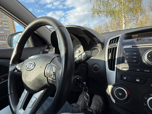 2011 Kia Ceed I Рестайлинг, белый, 700000 рублей - вид 13