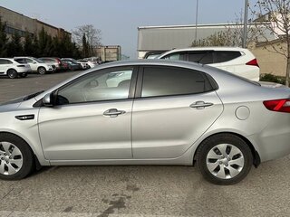 2014 Kia Rio 6-speed III, серебристый, 1200000 рублей, вид 4