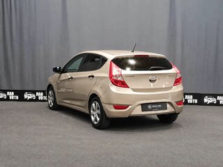 2012 Hyundai Solaris I, бежевый, 650000 рублей, вид 4