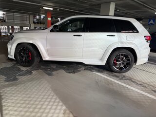 2013 Jeep Grand Cherokee SRT IV (WK2) Рестайлинг, белый, 5000000 рублей, вид 4