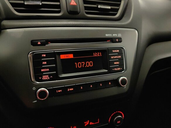 2016 Kia Rio III Рестайлинг, белый - вид 12