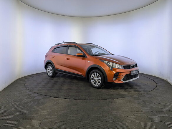 2021 Kia Rio X IV Рестайлинг, оранжевый, 1650000 рублей - вид 2