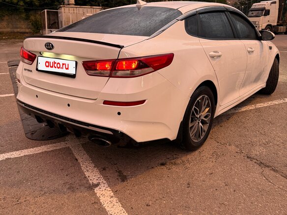 2019 Kia Optima IV Рестайлинг, белый, 1100000 рублей - вид 2
