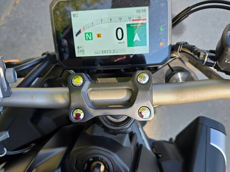 2025 Honda CB 650R, серый, 1600000 рублей, вид 4