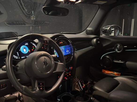 2022 Mini Hatch Cooper III (F55/F56) Рестайлинг 2, серебристый, 2850000 рублей - вид 7