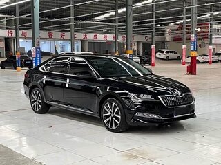 2023 Skoda Superb III Рестайлинг, чёрный, 1817009 рублей, вид 3