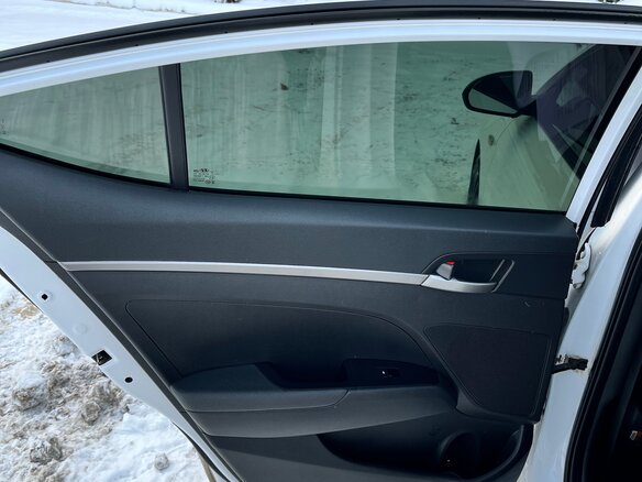2017 Hyundai Elantra VI (AD), белый, 1400000 рублей - вид 12
