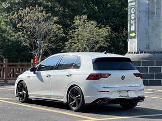 2023 Volkswagen Golf VIII, белый, 1950100 рублей, вид 4