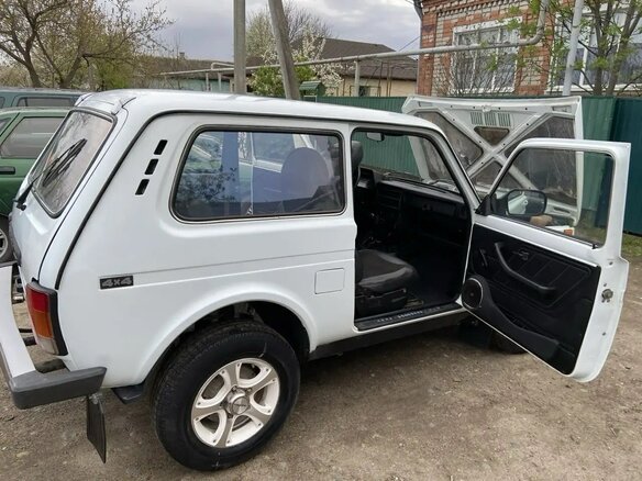 2010 Lada (ВАЗ) 2121 (4x4) I Рестайлинг, белый, 400000 рублей