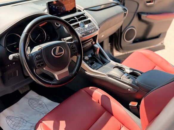 2019 Lexus NX 300h I Рестайлинг, серебристый, 3550000 рублей - вид 4