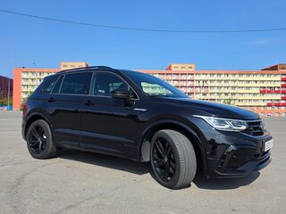 2021 Volkswagen Tiguan II Рестайлинг, чёрный, 4299000 рублей, вид 4