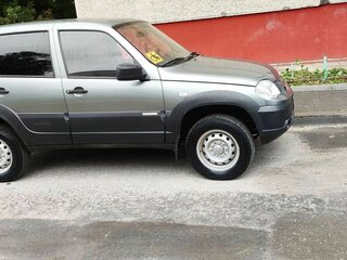 2014 Chevrolet Niva I Рестайлинг, серый, 720000 рублей, вид 2