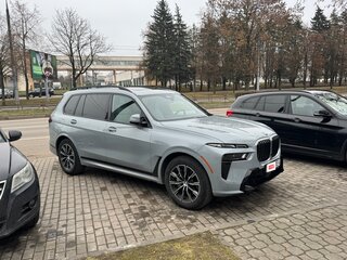 2022 BMW X7 40i I (G07) Рестайлинг, серый, 7120000 рублей, вид 2
