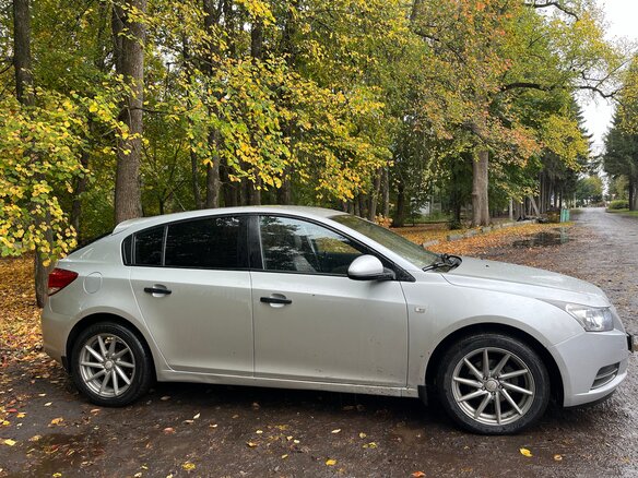 2012 Chevrolet Cruze I, серебристый, 690000 рублей - вид 2