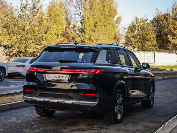 2023 Audi Q6 50 TFSI, чёрный, 6299777 рублей - вид 5