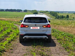 2022 BMW X1 20i xDrive II (F48) Рестайлинг, белый, 3800000 рублей, вид 4