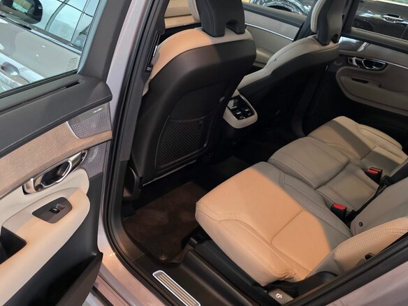 2026 Volvo XC90 B6 II Рестайлинг 2, серебристый, 10690000 рублей - вид 8