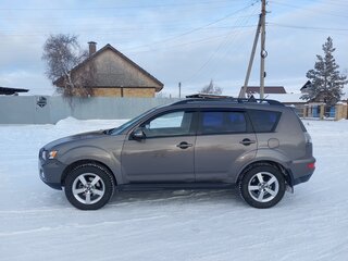 2011 Mitsubishi Outlander II Рестайлинг, коричневый, 1050000 рублей, вид 3