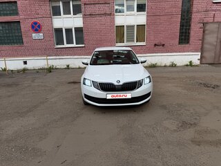 2018 Skoda Octavia III (A7) Рестайлинг, белый, 1450000 рублей, вид 1