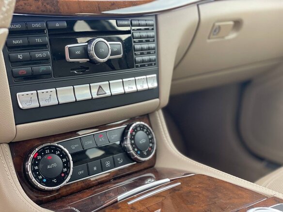 2013 Mercedes-Benz CLS 350 II (C218), синий, 1680000 рублей - вид 25