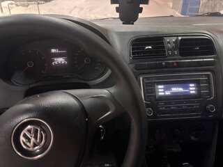 2019 Volkswagen Polo V Рестайлинг, белый, 580000 рублей, вид 4