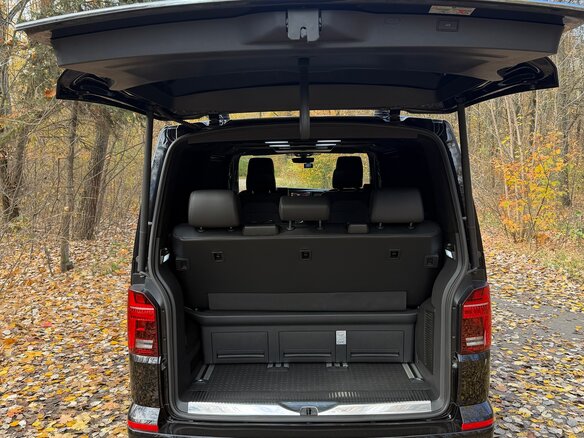 2023 Volkswagen Multivan T6 Рестайлинг, чёрный, 10000000 рублей - вид 13