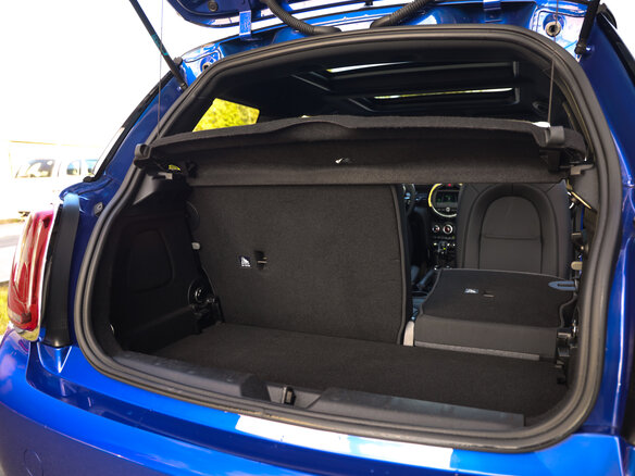 2020 Mini Hatch Cooper III (F55/F56) Рестайлинг, синий, 2333500 рублей - вид 38