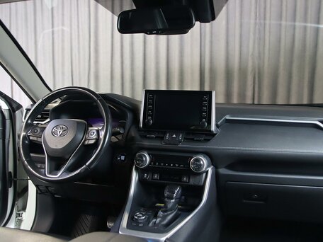 2020 Toyota RAV4 V (XA50), белый, 3199000 рублей, вид 5