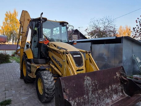 2011 Komatsu WB93R-5, жёлтый, 4000000 рублей, вид 3