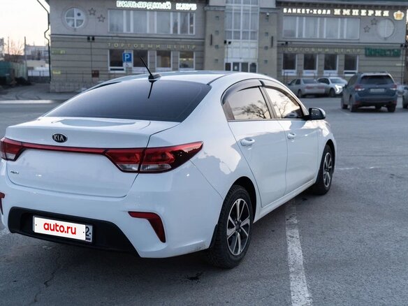 2017 Kia Rio IV, белый, 1150000 рублей - вид 1