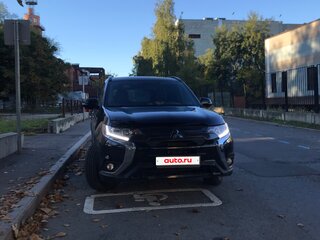 2020 Mitsubishi Outlander III Рестайлинг 3, чёрный, 2600000 рублей, вид 1