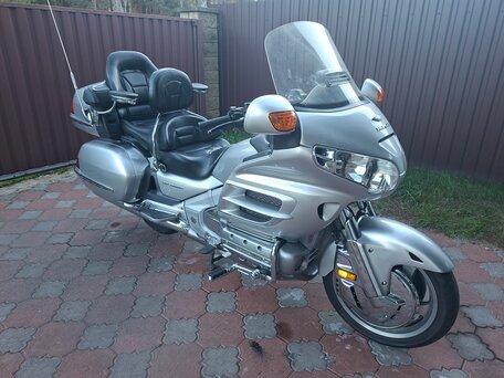 2005 Honda GL 1800 Gold Wing, серебристый, 790000 рублей, вид 1