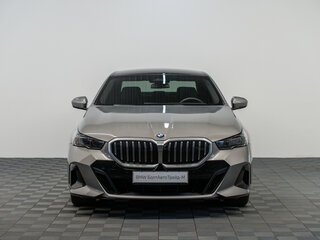 2025 BMW 5 серии 520d xDrive VIII (G60/G61/G68), серый, 8850000 рублей, вид 5