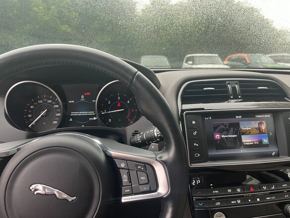 2017 Jaguar F-Pace I, зелёный, 3000000 рублей - вид 3