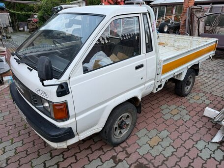 1988 Toyota TownAce, белый, 600000 рублей, вид 1