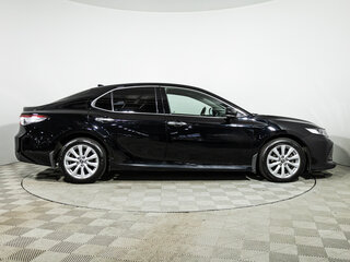 2019 Toyota Camry VIII (XV70), чёрный, 1999585 рублей, вид 4