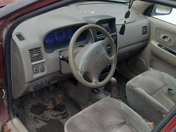 2001 Kia Carens I, красный, 165000 рублей - вид 5