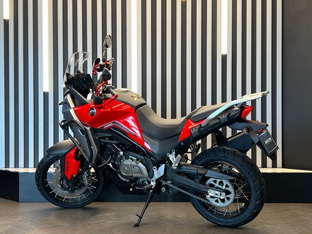 2026 QJMotor SVT 650 X, красный, 729000 рублей, вид 5