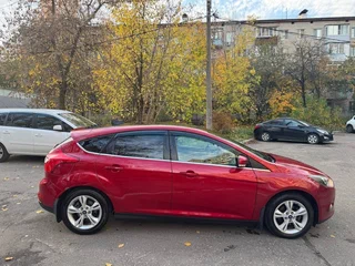 2012 Ford Focus III, красный, 880000 рублей, вид 3