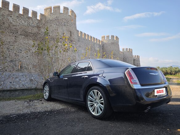 2012 Chrysler 300C II, синий, 1380000 рублей - вид 16