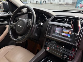 2017 Jaguar F-Pace I, красный, 2349000 рублей, вид 5