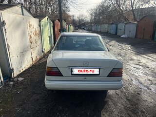 1992 Mercedes-Benz E-Класс 220 I (W124), белый, 450000 рублей, вид 3