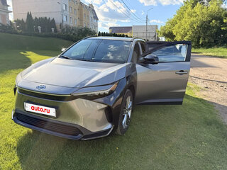 2022 Toyota bZ4X I, серый, 4600000 рублей, вид 1