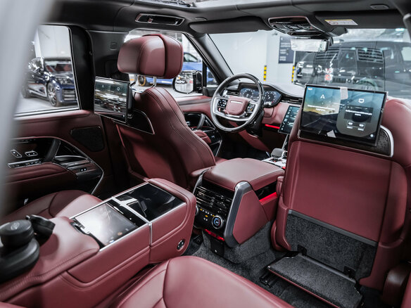 2026 Land Rover Range Rover P400 MHEV V, чёрный, 23150000 рублей - вид 2