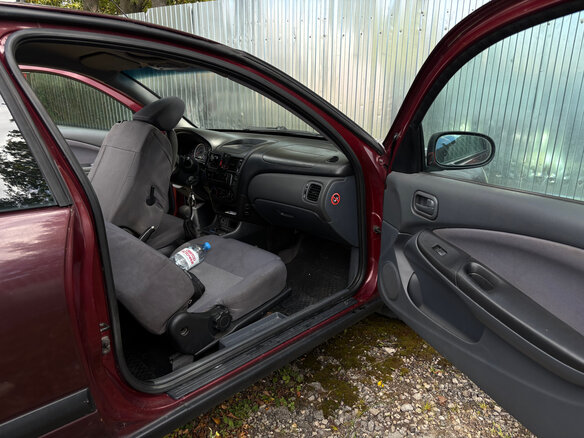 2004 Nissan Almera II (N16) Рестайлинг, красный, 360000 рублей - вид 21