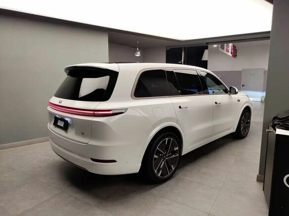 2025 Li Auto (Lixiang) L9 52.3 kWh I Рестайлинг, белый, 12608480 рублей - вид 4